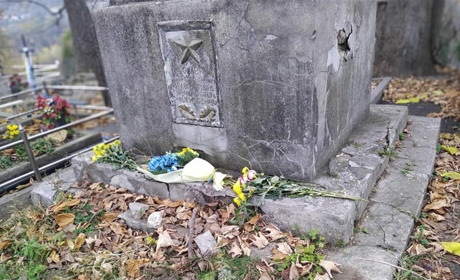 Кременчанка пропонує власні кошти аби впорядкували могили воїнів 