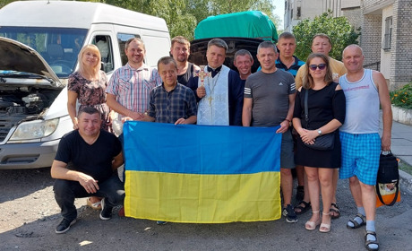 «Автомайдан Червоноград» відправив на фронт ще два автомобілі – мікроавтобус та мінівен