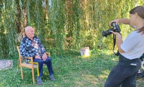 У центрі «Милосердя» провели б’юті-фотосесію для жінок елегантного віку