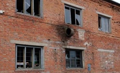 Вночі 14 квітня у Білопіллі "градами" ворог пошкодив сільгосппідприємство і поранив охоронця