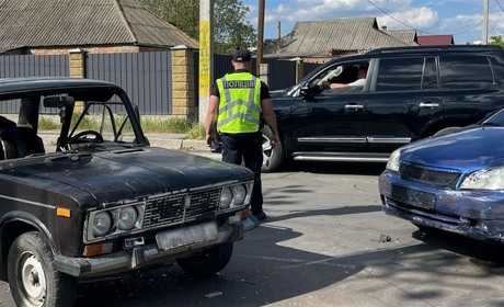 У Первомайську зіткнулися два автомобілі: травмувався 74-річний водій