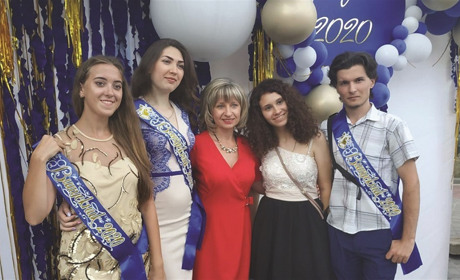 Учитель Елена Гринева: «Сложно отпускать хороших детей, боишься, что таких уже просто не будет»