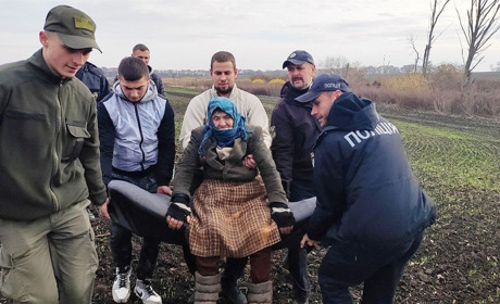 Пішла по гриби й заблукала: на Чернігівщині поліція розшукала зниклу 86-річну бабусю