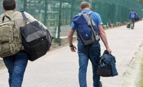 Польща готова допомогти повернути в Україну військовозобов'язаних чоловіків