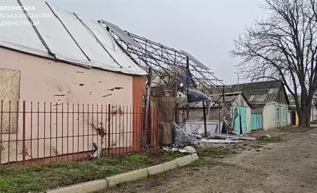 На Херсонщині російські терористи атакували житлові будинки, критичну та соціальну інфраструктуру