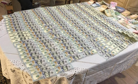 За хабар знімав з військового обліку: нові деталі у справі затримання військкомісара у Херсоні