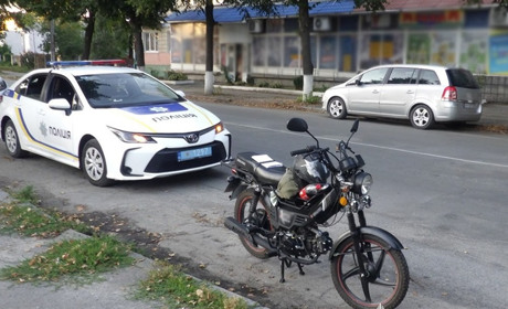 П'яний байкер і безправний комбайнер: на Звягельщині двоє водіїв намагалися відкупитися від поліції