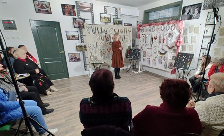 Експозиція відкрилась! У Первомайську експонують українські жіночі прикраси-обереги