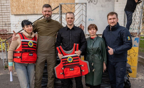Медики Херсонщини отримали 131 бронежилет: лікарі повинні бути захищеними, рятуючи життя людей