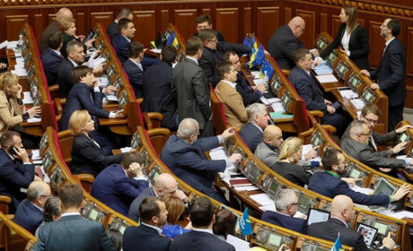 Депутат Гуляєв підписав подання про скасування статті КК про незаконне збагачення