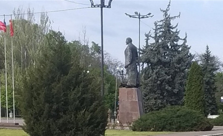 У Новій Каховці окупанти звинуватили жінку у спаленні російського прапора