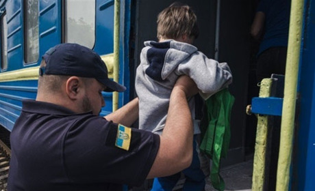 Фінансова підтримка ВПО: евакуйовані діти на Сумщині отримують по 2000 гривень допомоги