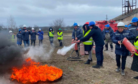 Працівників агропромислового підприємства на Смілянщині рятувальники вчили гасити умовну пожежу