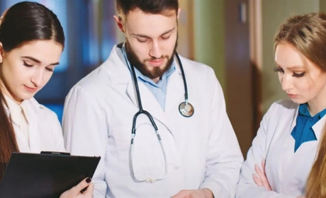 Молоді лікарі можуть отримати 200 тис. грн від держави до 10 жовтня, але є умова