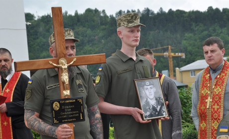 Чортківська громада зустріла навколішки 38-річного Героя Бублика Ігоря