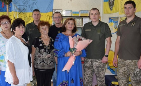 Волонтерка Наталія Остапенко з Білопілля отримала медаль від прикордонників