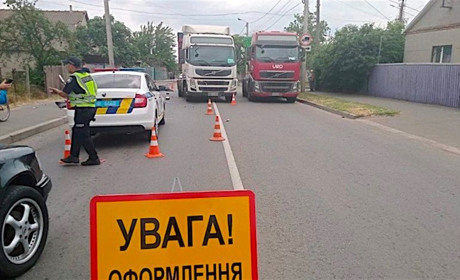 Иногородние фуры продолжают давить измаильчан: в центре города погиб мотоциклист