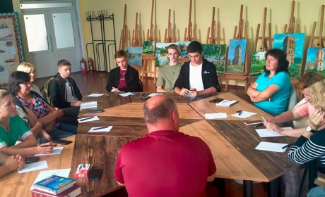 Новини воєнного часу. Старокостянтинівщина. Про юних науковців, патріотичну акцію, економічні студії