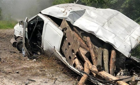 На Київщині люди поїхали по дрова і підірвались на міні