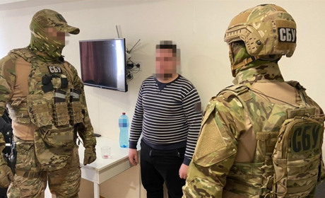 У Вараші СБУ затримала банду рекетирів, які вимагали гроші з підприємців