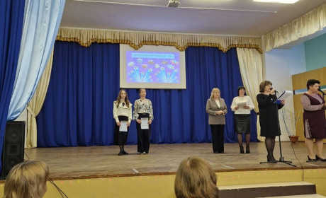 На фінальному етапі Міжнародних мовно-літературних конкурсів у долинських школярок - перші місця