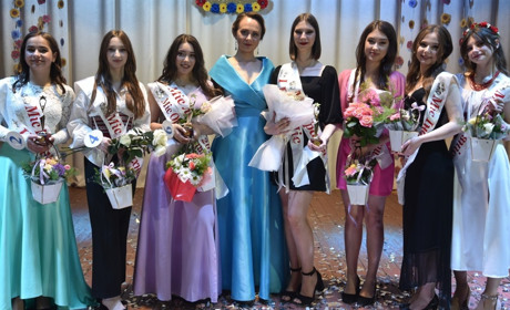 На конкурсі краси “Міс ліцей” в Кодимі зібрали 17 тисяч гривень для захисників