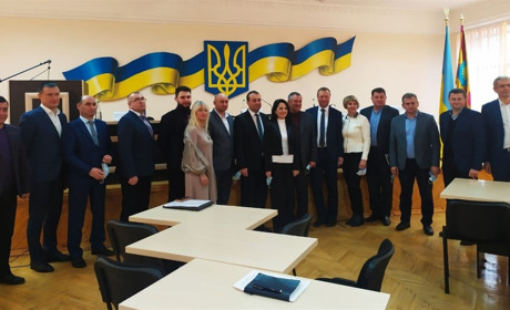 Голів громад у Жмеринці навчали ефективній роботі в умовах адміністративної реформи: відео