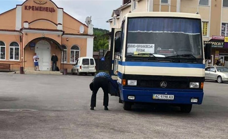 Кременецькі перевізники і транзитні маршрути: чому одні чекають, а інші працюють (відео)