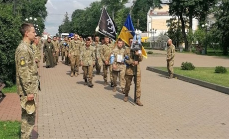 В Чернігові провели в останню путь захисника Олексія Бабакова