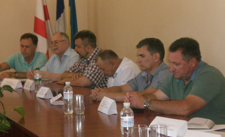 Будівництво басейну в Новій Каховці гальмує система бюрократичних узгоджень