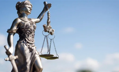 Заробляли мільйони на зруйнованих будівлях у Херсоні: вирок чиновниці і двом підприємцям