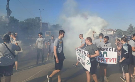 На Бериславському шосе в Херсоні протестувальники перекривали дорогу — дізнаємось, що це було