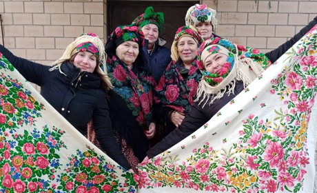 Хустка – це одночасно данина старовині та стильне доповнення образу сучасної українки
