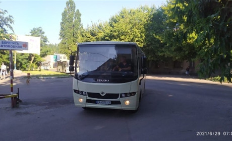 До Херсона надійшли іще 10 нових автобусів — днями очікують іще 10