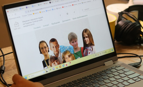 Відпочити та відчути підтримку: як журналісти зібрали 100 000 гривень на путівки дітям-переселенцям