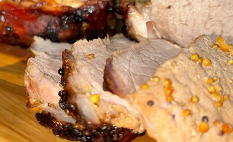 Рецепт дня: запечена свинина у фользі з медово-гірчичним маринадом