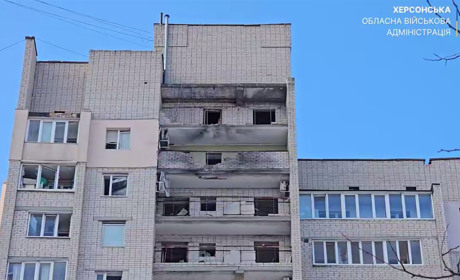 На Херсонщині ворог атакував житлові будинки та приватну автівку: 1 людина дістала поранення