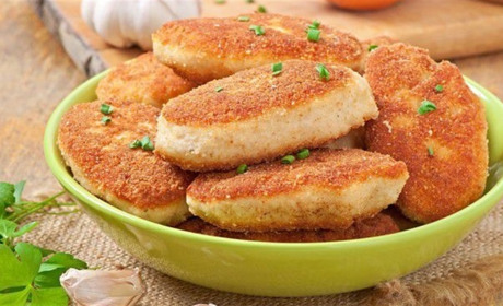 Рецепт дня: курячі котлети з сиром