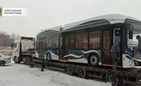 До Херсона прямує перший тролейбус із нової партії: розповідаємо деталі