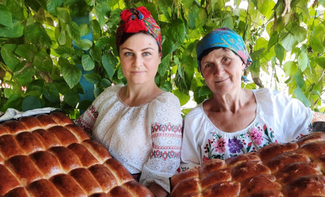 У Слоуті домашніми пиріжками з печі заробили 5000 гривень для допомоги ЗСУ