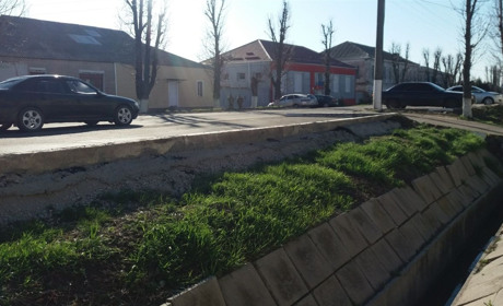 У Сватовому почали ремонтувати міські дороги і планують будувати тротуари. На яких вулицях