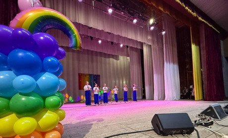 «На крилах пісні»: у Первомайську на одній сцені виступили учні Лідії Карабузи різних поколінь