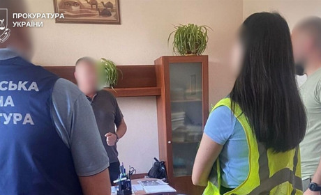 Розкрадання коштів, шахрайство, екозлочини: на Житомирщині повідомили про підозри 13 особам