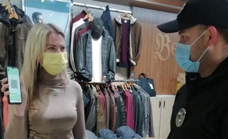 Рейди по крамницях і спортзалах