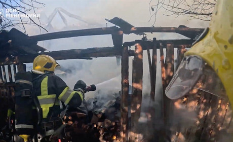 У селі на Сарненщині близько трьох годин гасили маштабну пожежу: що відомо