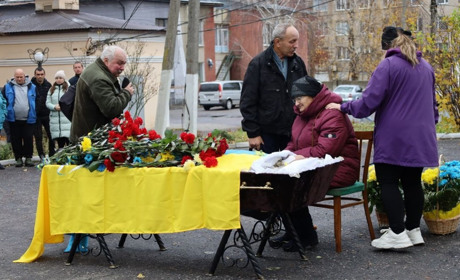 Глухівчани провели в останню путь хороброго воїна Андрія Зіятдінова