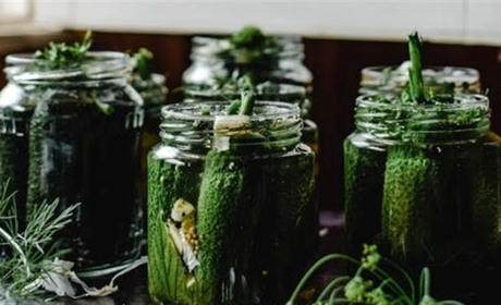 Малосольні, з цибулею, кетчупом: 4 чітких рецепти маринованих огірків від конотопських господинь