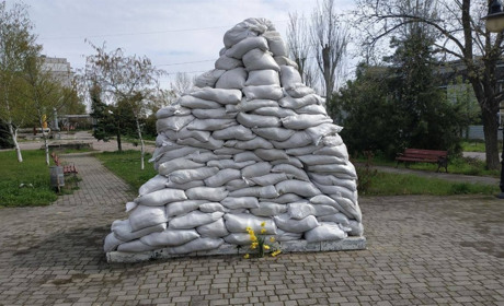 Захистити пам'ятники від російських обстрілів: як це зробити в Херсоні