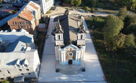Благодійна акція в Городку: парафія Святого Станіслава допомагає дітям із Сумщини