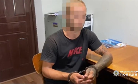 У Біляївці чоловік пограбув знайомого на вулиці: під час війни за це карають до 10 років в’язниці